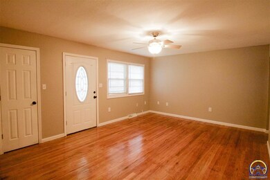 1819 SW 36th St, Topeka, KS 66611 - photo 2