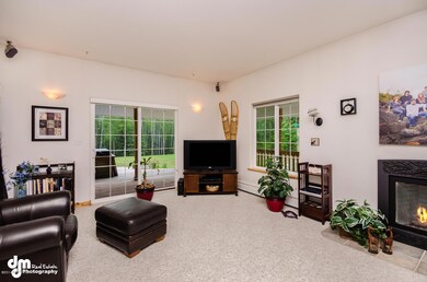 1575 N Meadow Lakes Loop-large-003-Livin