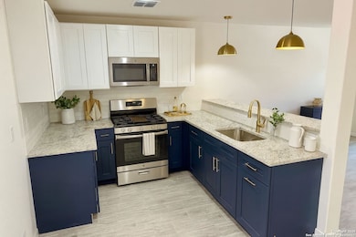 701 Burr Oak Ln, Canyon Lake, TX 78133 - photo 3