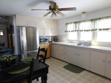 33 Sunnyside St, Manchester, NH 03103 - photo 7