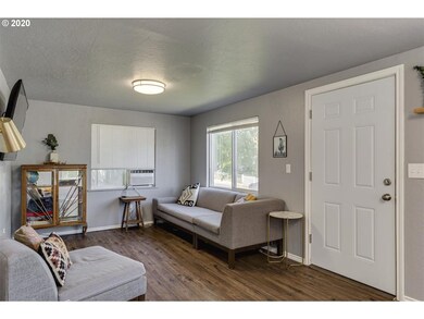 810 E 13th St, the Dalles, OR 97058 - photo 4