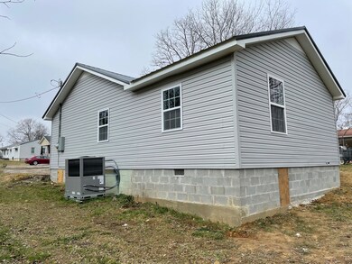 619 Maple St, Manchester, TN 37355 - photo 4