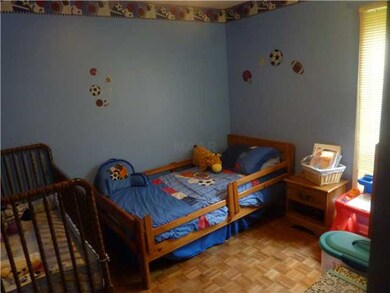 LARGE 2ND BEDROOM
