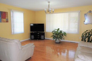 30 Benham St, Springfield, MA 01109 - photo 4