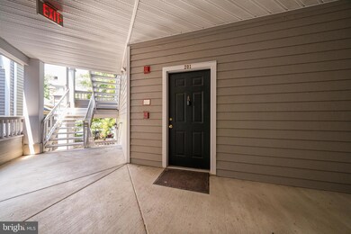 4408 Helmsford Ln unit 201, Fairfax, VA 22033 - photo 3