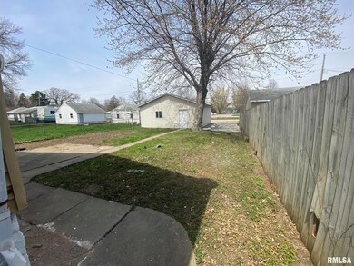1528 W 14th St, Davenport, IA 52804 - photo 6