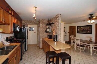 2203 Martin Ln, Rolling Meadows, IL 60008 - photo 6