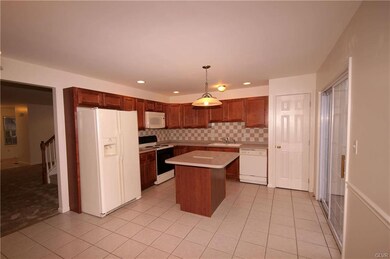 1383 Mohr Cir, Macungie, PA 18062 - photo 2