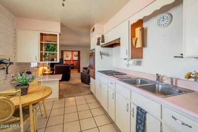Dine in Kitchen