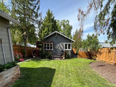 1014 E 14th St, the Dalles, OR 97058 - photo 2