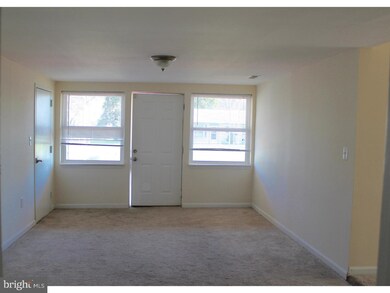 41 Young Birch Rd, Levittown, PA 19057 - photo 4