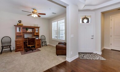9440 W Robin Ln-large-003-6-Entryway-150