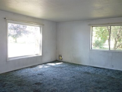 104 W Webster Ave, Chewelah, WA 99109 - photo 2