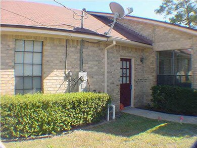 Sprinkler System and well, side acess to Garage!