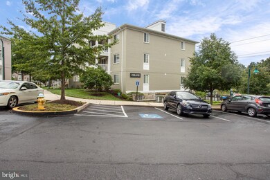 4191 S Four Mile Run Dr unit 104, Arlington, VA 22204 - photo 2