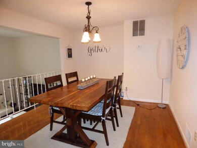 11872 Dunlop Ct, Reston, VA 20191 - photo 4