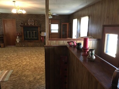 510 W 9th St, Hugoton, KS 67951 - photo 2