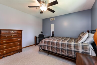 711 Pendleton Dr NE, Comstock Park, MI 49321 - photo 4