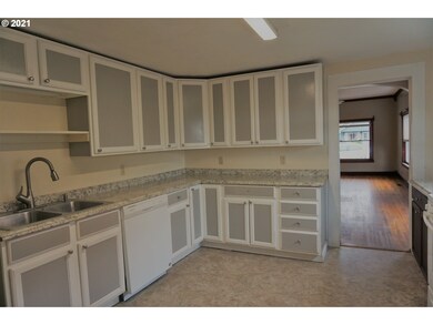 620 SW 5th St, Pendleton, OR 97801 - photo 4