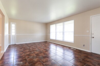 1290 Appletree Ln, Aurora, IL 60506 - photo 3