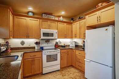 Kitchen1_DSC03607-HDR