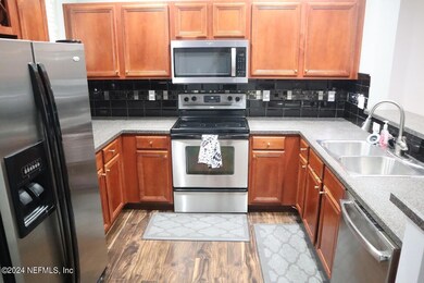 8860 Grassy Bluff Dr, Jacksonville, FL 32216 - photo 2