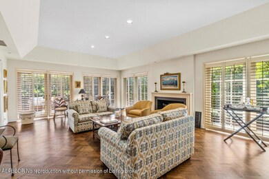 007-355C.LivingRM