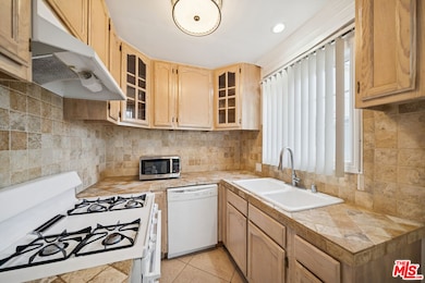 710 Westmount Dr unit A, West Hollywood, CA 90069 - photo 3