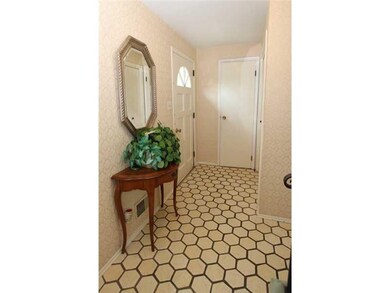 Entry/Foyer.