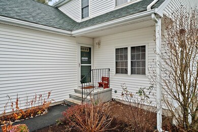 34 Robin Ln, Rockland, MA 02370 - photo 2