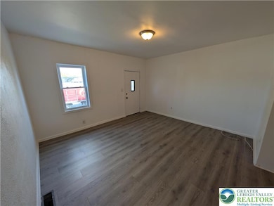 730 N Brick St, Allentown, PA 18102 - photo 3