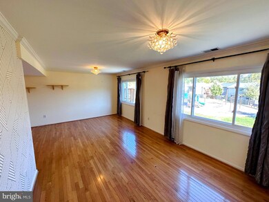 9526 Miranda Ct, Fairfax, VA 22031 - photo 3