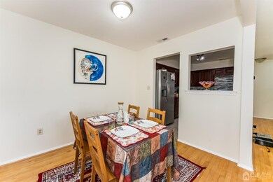 106 Michaels Ct, Woodbridge, NJ 07095 - photo 6