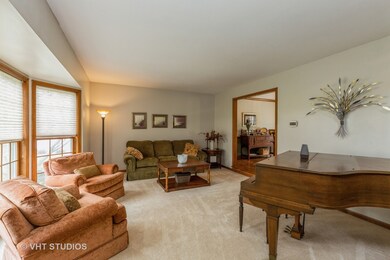 1325 Brandywine Cir, Algonquin, IL 60102 - photo 3