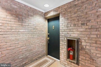 110 Cross Keys Rd unit F, Baltimore, MD 21210 - photo 2