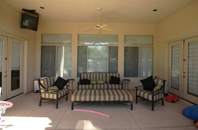06 Covered patio