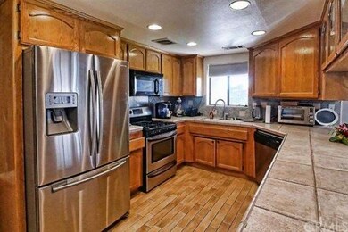 18085 Sunburst Rd, Victorville, CA 92392 - photo 6