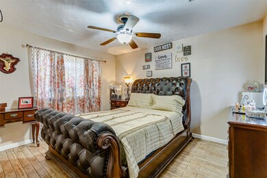 8234 Gulf Tree Ln, Houston, TX 77075 - photo 6