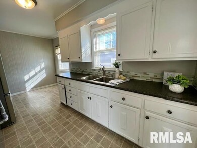 1115 Berg Place, Davenport, IA 52804 - photo 7