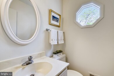 3041 Southern Elm Ct, Fairfax, VA 22031 - photo 6