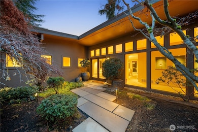 3215 78th Place NE, Medina, WA 98039 - photo 4