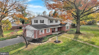 821 Hillaire Rd, Lancaster, PA 17601 - photo 2