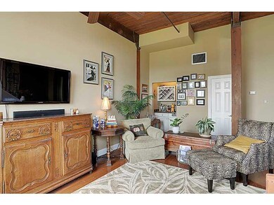 Photo. LIVING ROOM/BAR