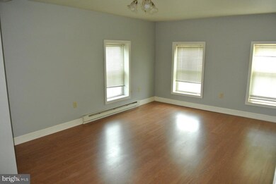 147 E Main St unit 3RD FLOOR, Mechanicsburg, PA 17055 - photo 3