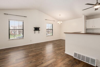 010_679 Cypress Creek Dr-1012