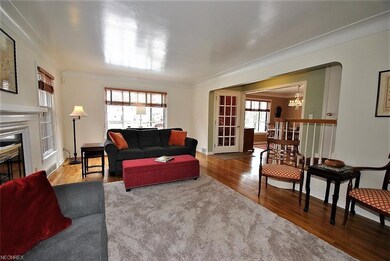 Large picture windows and quality wood blinds in l