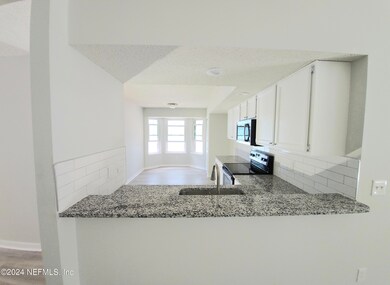 259 Aquarius Cir W, Jacksonville, FL 32216 - photo 4