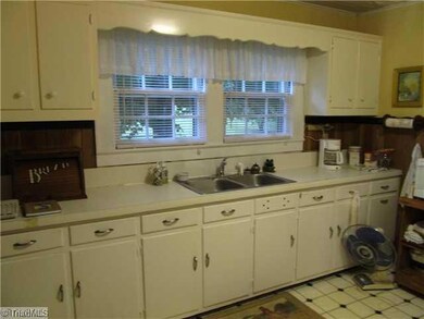 931 Straight St, Asheboro, NC 27203 - photo 5