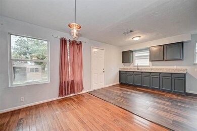 7028 Saint Augustine St, Houston, TX 77021 - photo 6