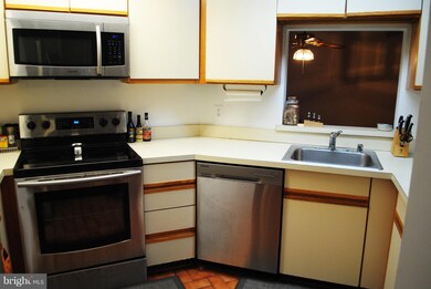 11258 Harbor Ct unit 11258, Reston, VA 20191 - photo 5